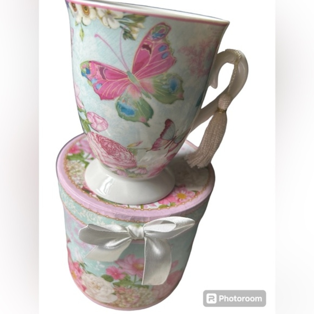 NIB Delton Products Porcelein Tea/Coffee decorative mug - Butterfly